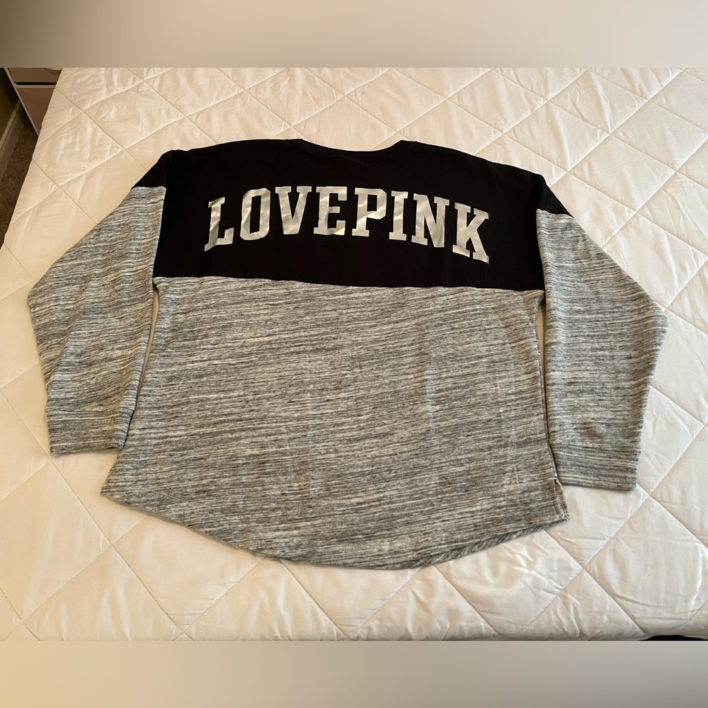 NWOT VICTORIA SECRET PINK BLACK & GREY OVERSIZED CAMPUS SWEATSHIRT